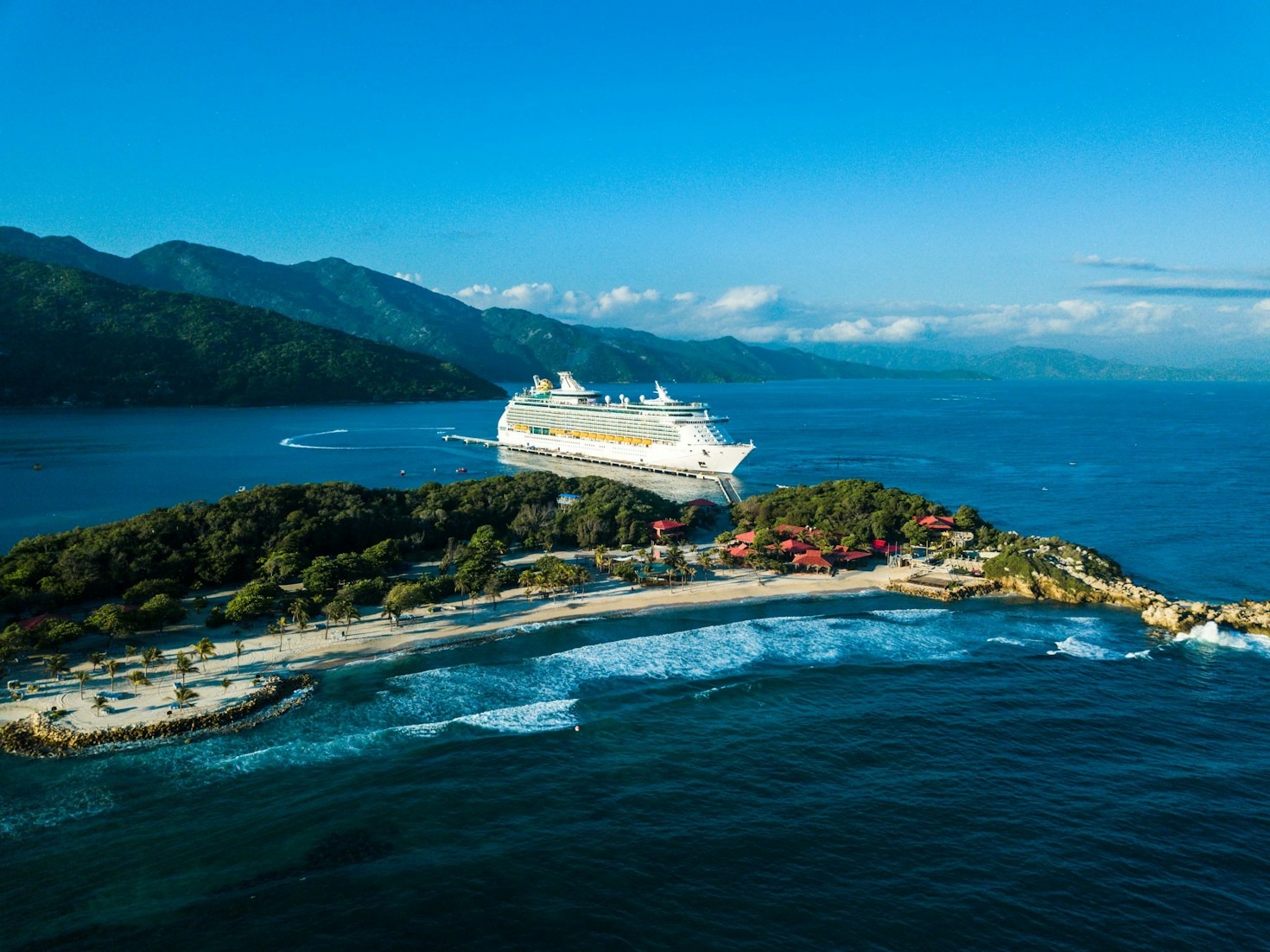 Top 10 Must-Have Items for Your Next Cruise